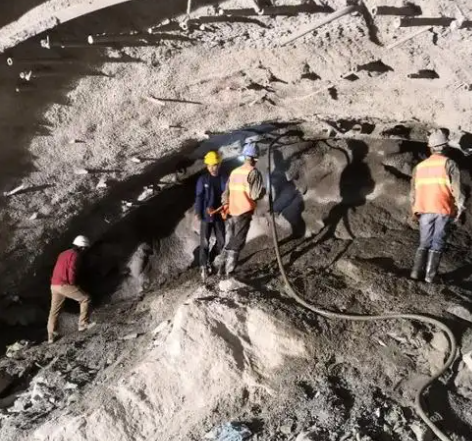 罗江拱顶带模注浆料的施工流程及注意事项